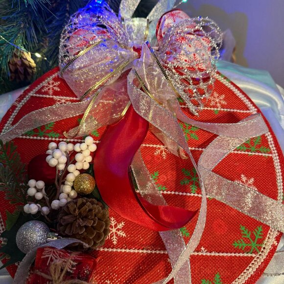 15" Holiday Wreath - Picture 3 of 6